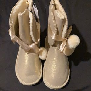 Gold Toddlers boots size 12